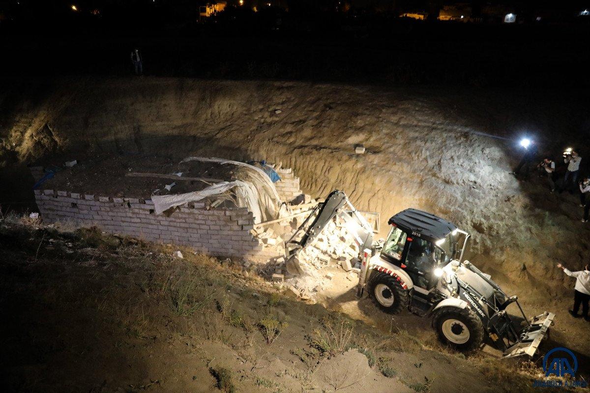 Van'da 25 düzensiz göçmen yakalandı