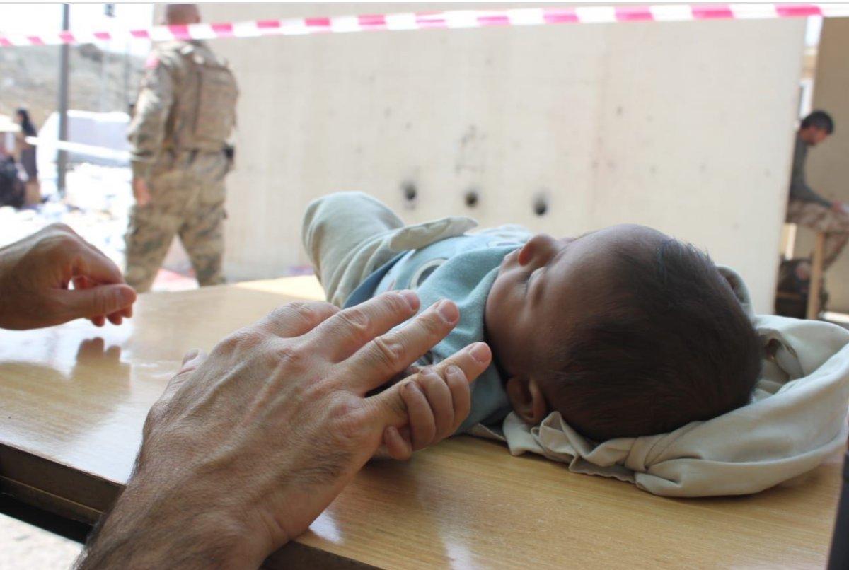 MSB, Afganistan’daki Türk askerlerinin çocuklara yardım ettiği anları paylaştı