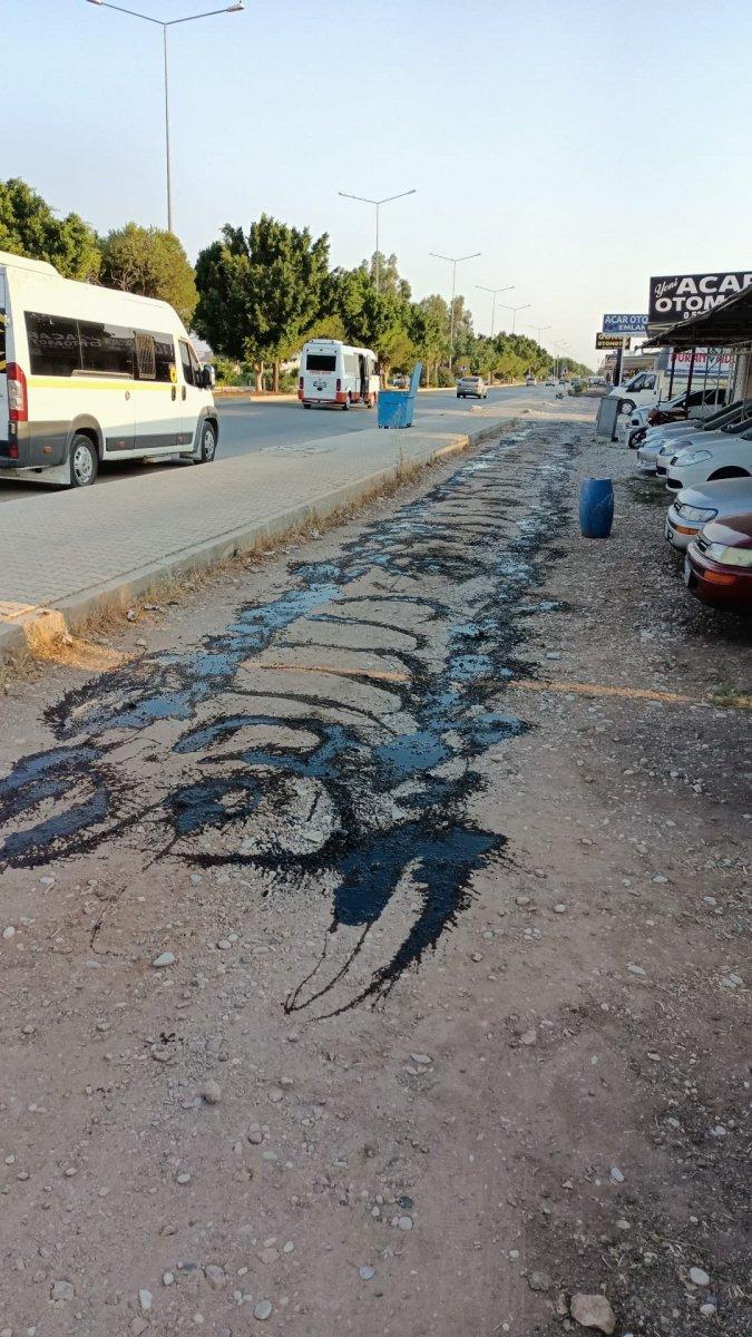Antalya'da tozdan bıkan esnafın ilginç çözümü