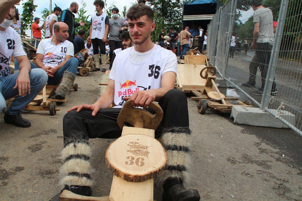 Rize’de ‘Formulaz’ yarışında tahta arabalar kıyasıya mücadele etti