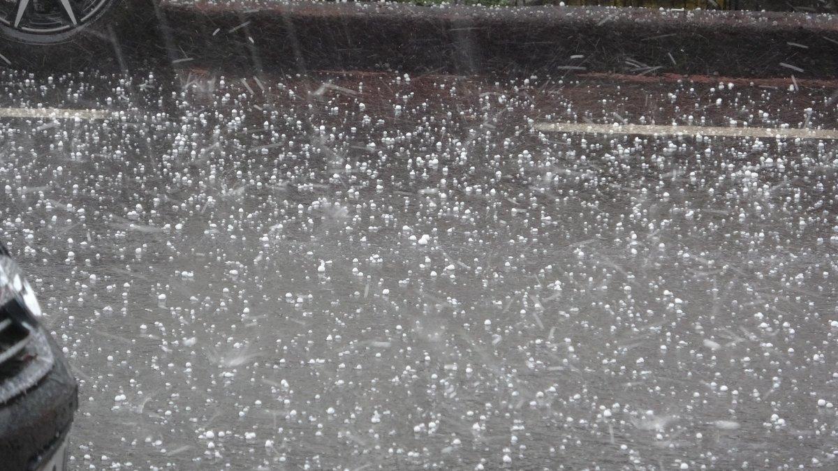 Ardahan'da dolu yağışı sele neden oldu