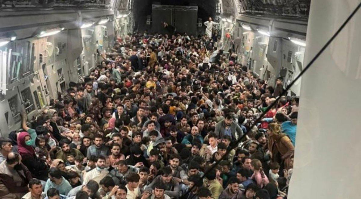 Tahliye edilen Afgan anne, ABD uçağında doğum yaptı