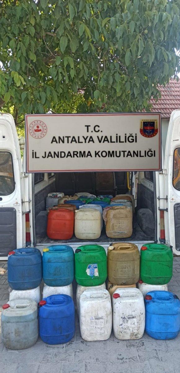 Antalya'da mazot hırsızlığına suçüstü: 2 gözaltı