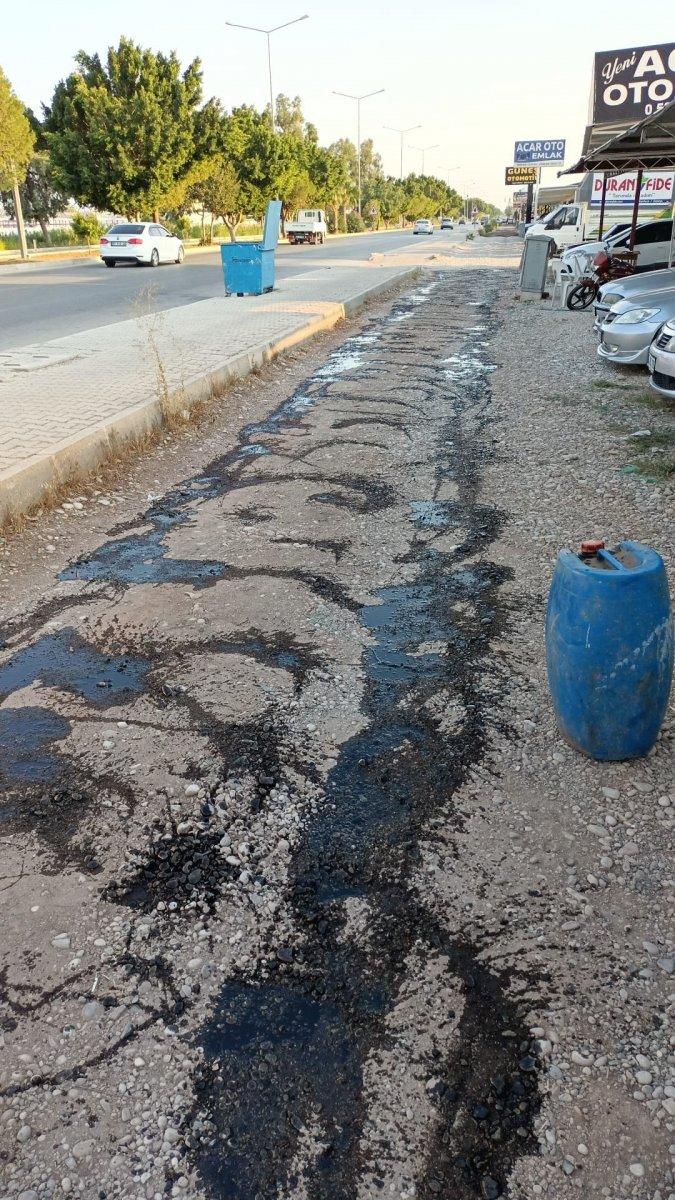 Antalya'da tozdan bıkan esnafın ilginç çözümü