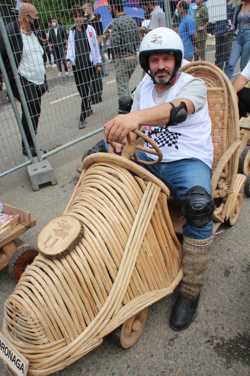 Rize’de ‘Formulaz’ yarışında tahta arabalar kıyasıya mücadele etti