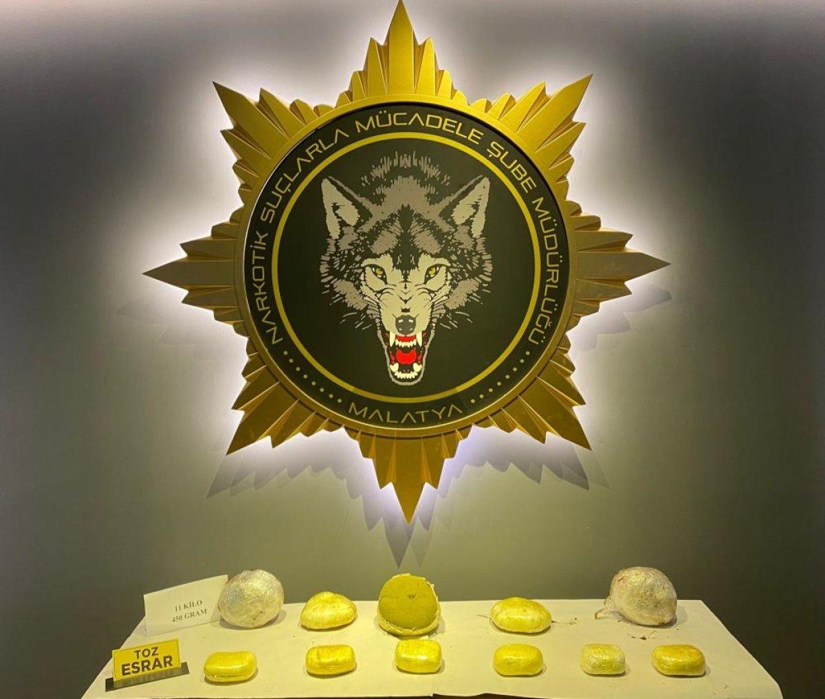 Malatya'da otomobilin bagajında 11 kilo uyuşturucu yakalandı