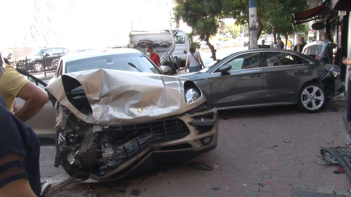 Kadıköy'de hatalı sollama ortalığı savaş alanına çevirdi
