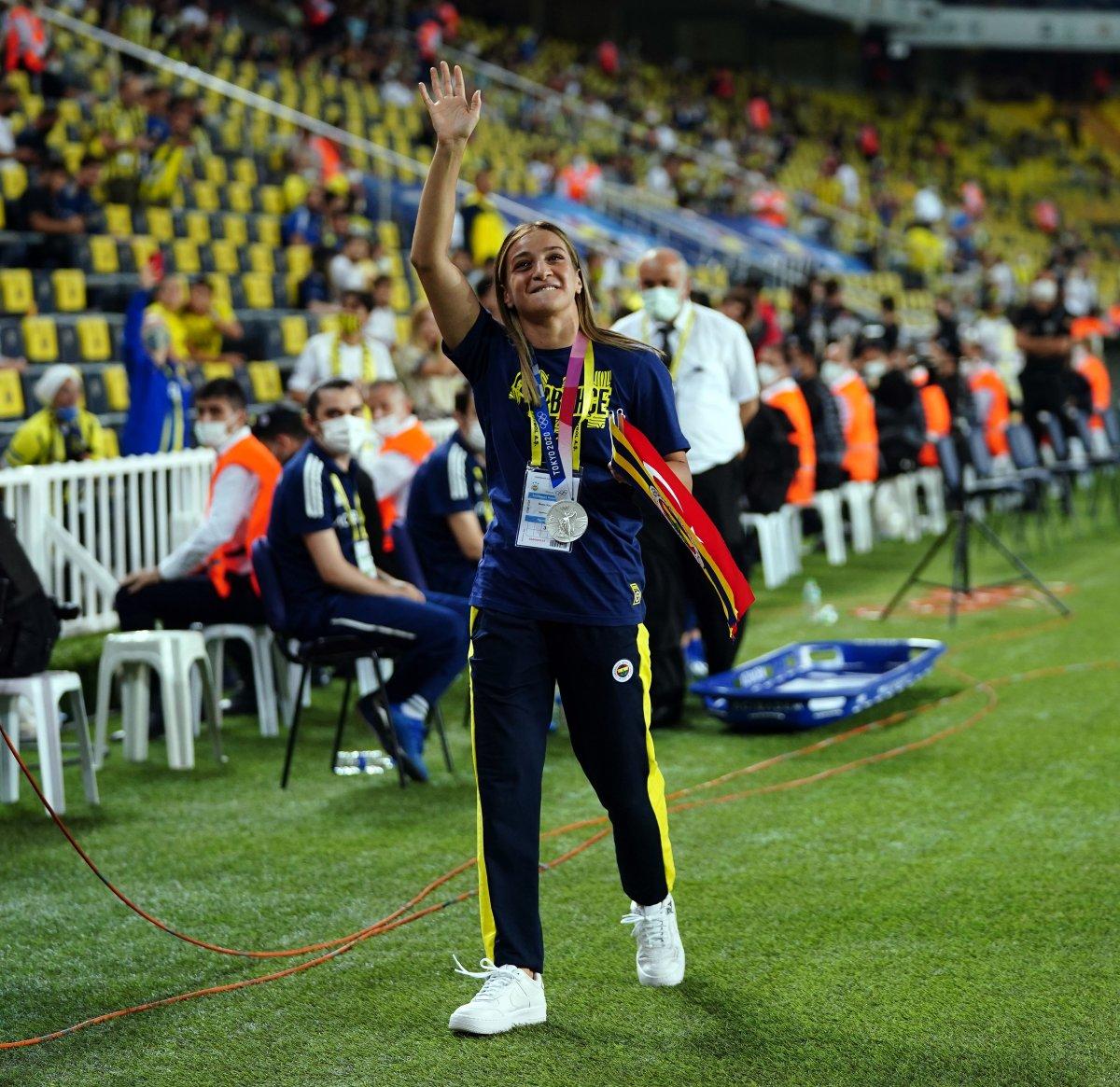 Buse Naz Çakıroğlu’na, Kadıköy’de büyük ilgi