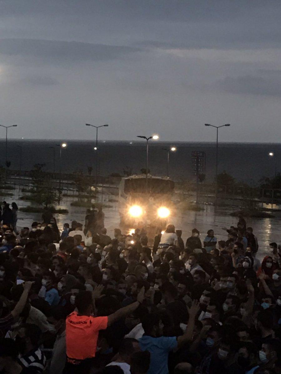 Trabzonspor taraftarları stada biletsiz girmek istedi
