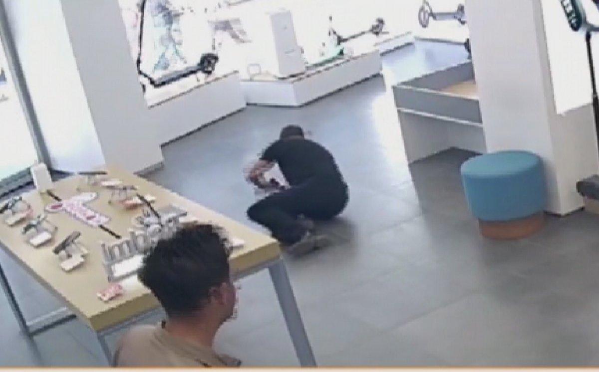 Malatya'da iş yerine giren fare, çalışanı yere serdi