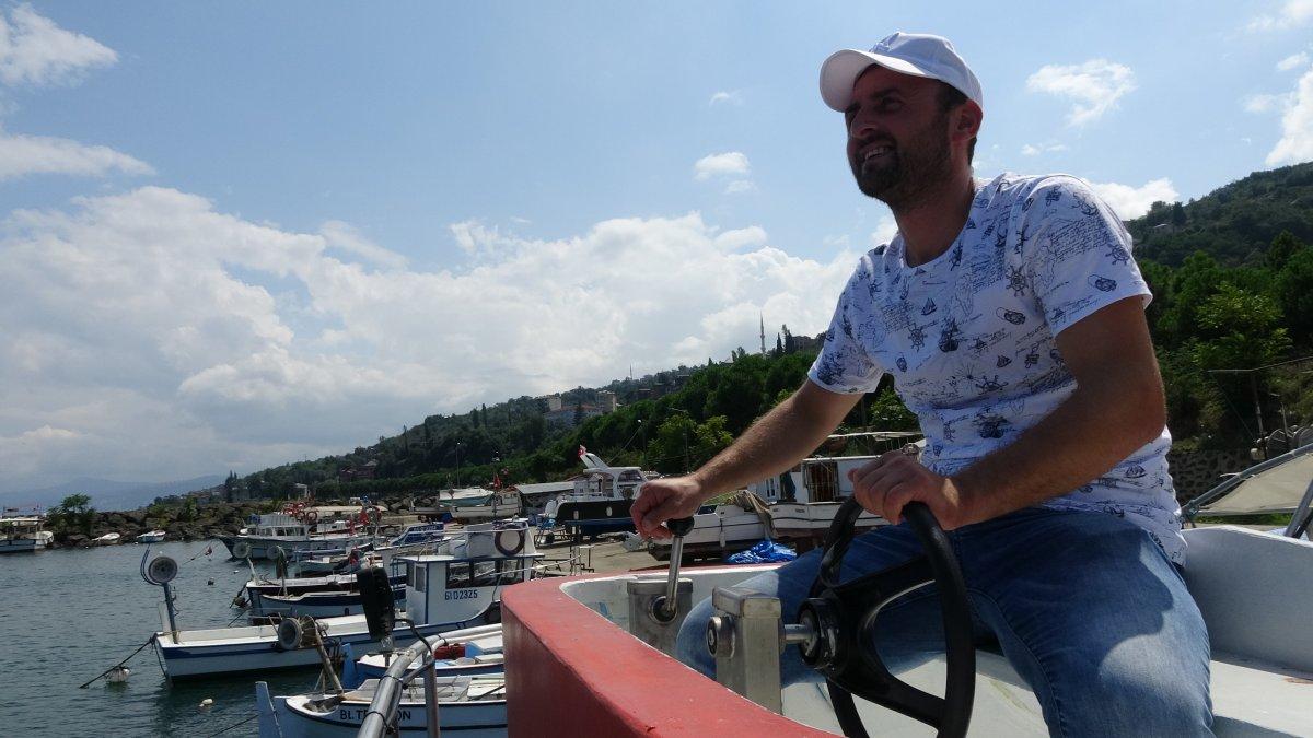 Trabzonlu balıkçı, ağına takılan köpek balığıyla konuştu