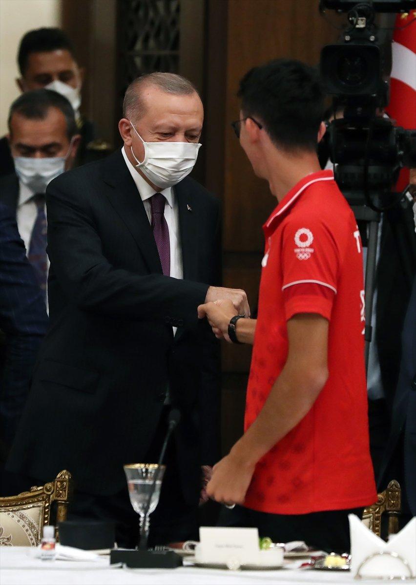 Cumhurbaşkanı Erdoğan, milli sporcularla bir araya geldi