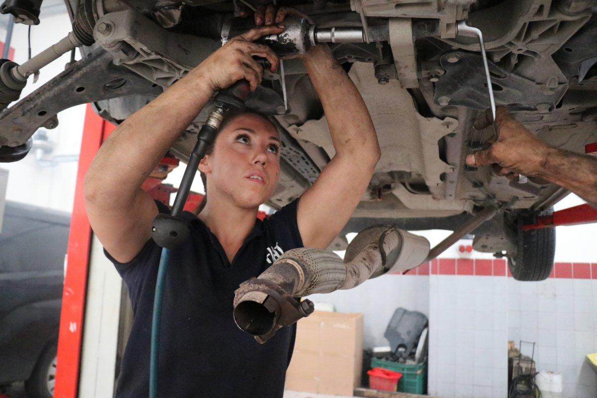 Bolu'da sanayide 3 yıldır ustalık yapan Yemen Gül