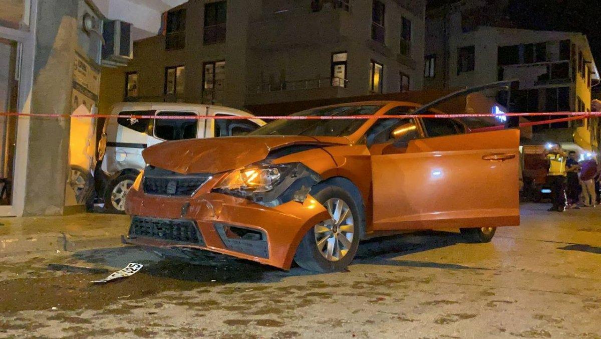 Bursa’da kazada savrulan otomobilin altında kaldı