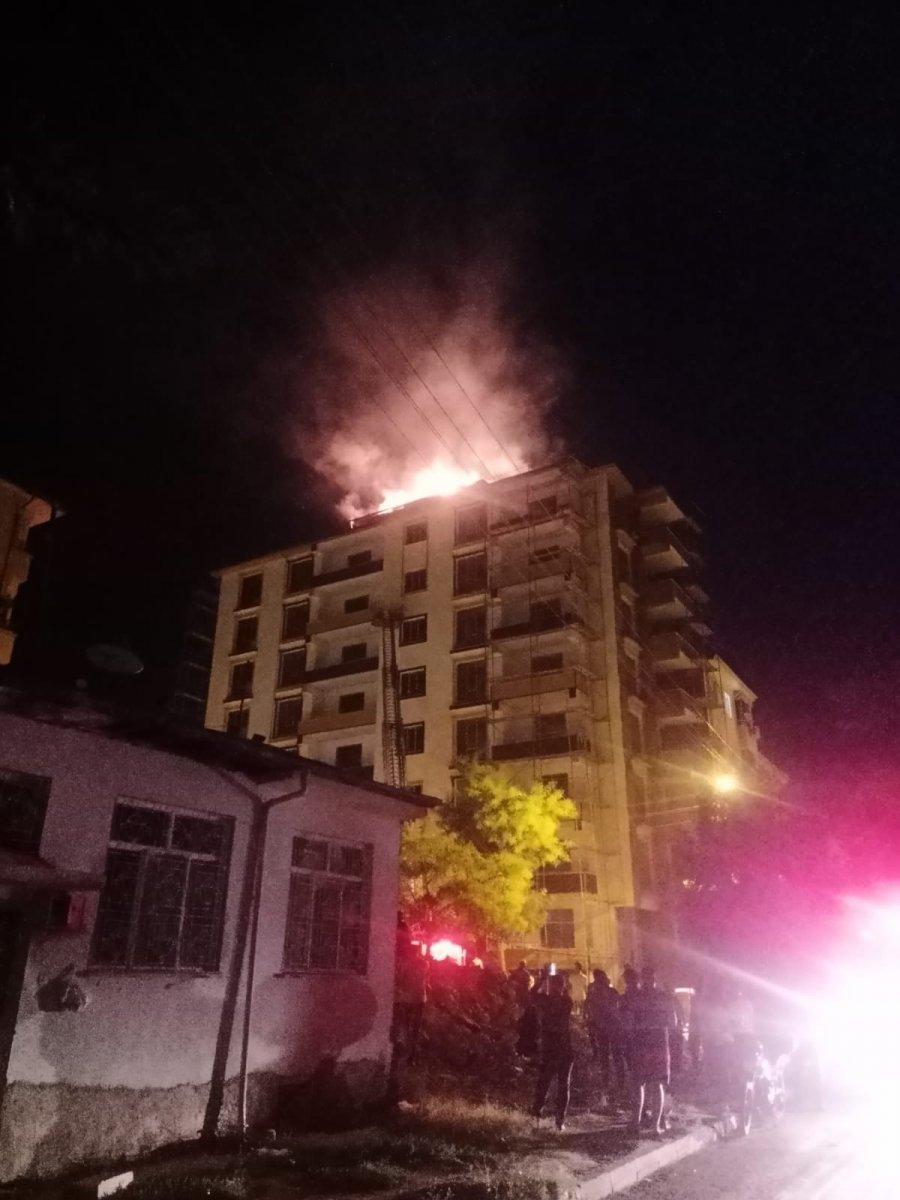 Elazığ’da çatı yangını