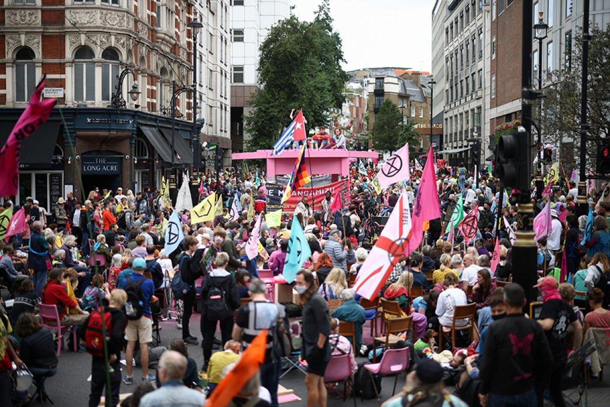 Londra'da 2 haftalık çevre protestosu