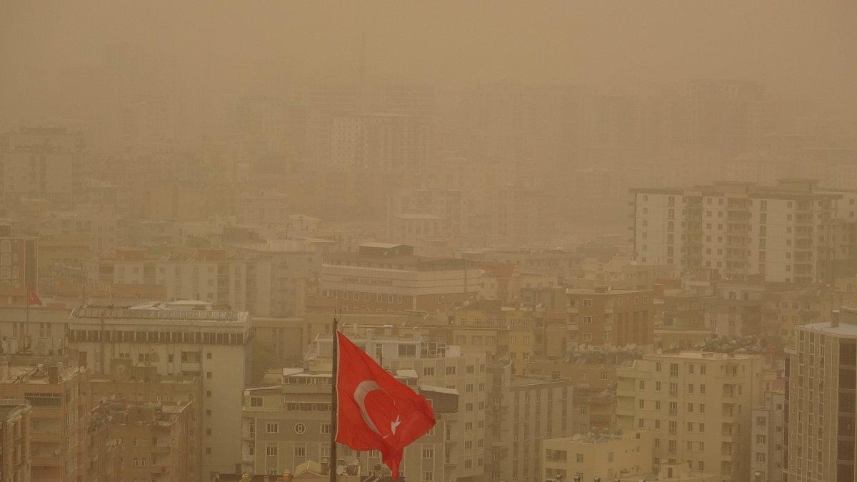 Mardin'de toz fırtınası