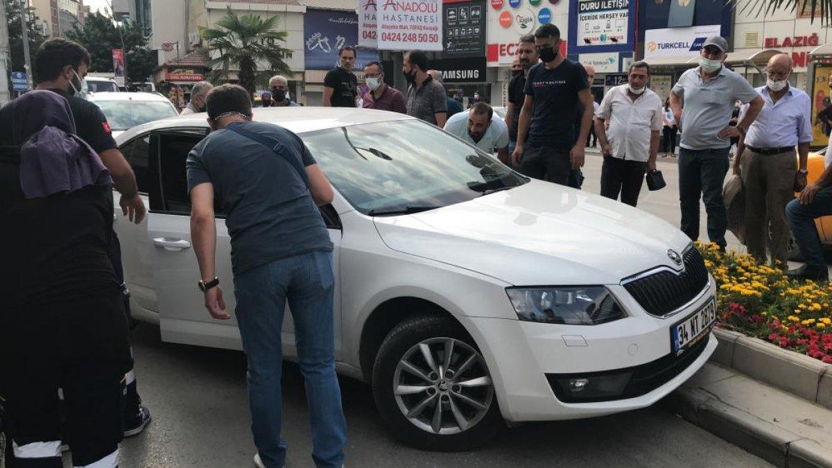 Elazığ'da kalp krizi geçiren sürücüye çevredekiler yetişti