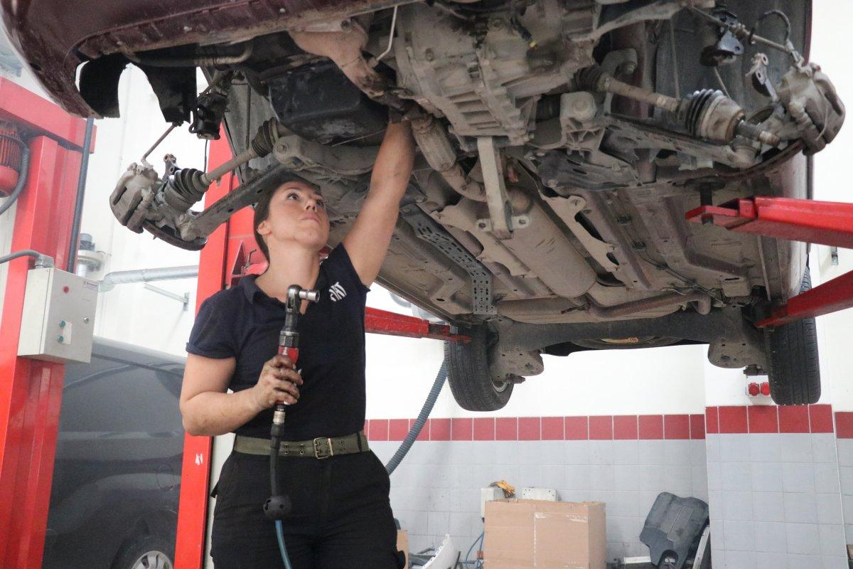 Bolu'da sanayide 3 yıldır ustalık yapan Yemen Gül