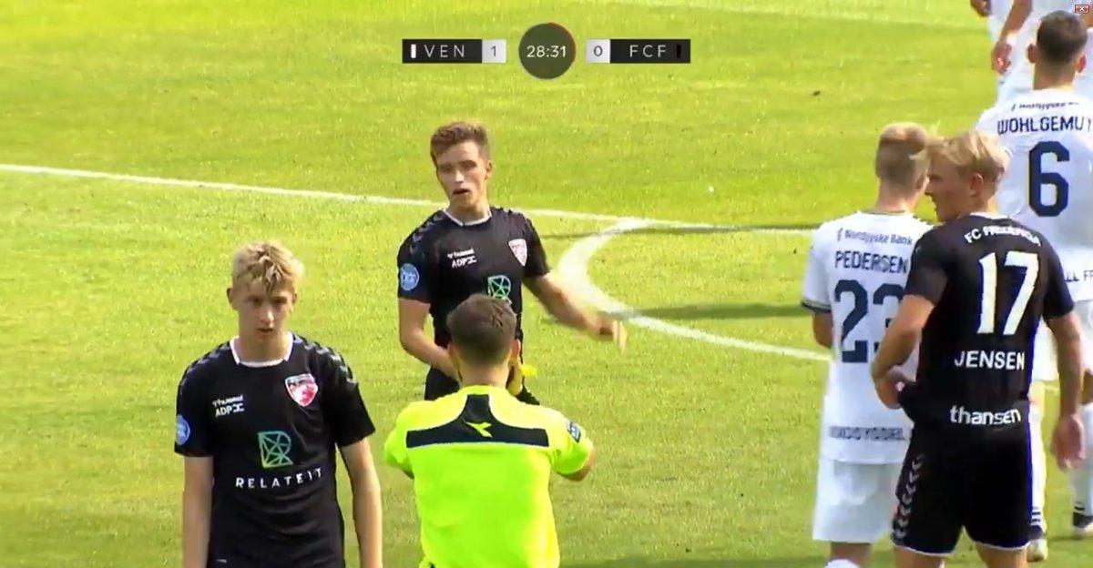 Danimarka 1. Ligi’nde yanlış düdük çalan hakemin mahcubiyeti