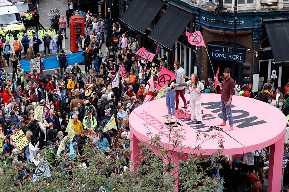 Londra'da 2 haftalık çevre protestosu