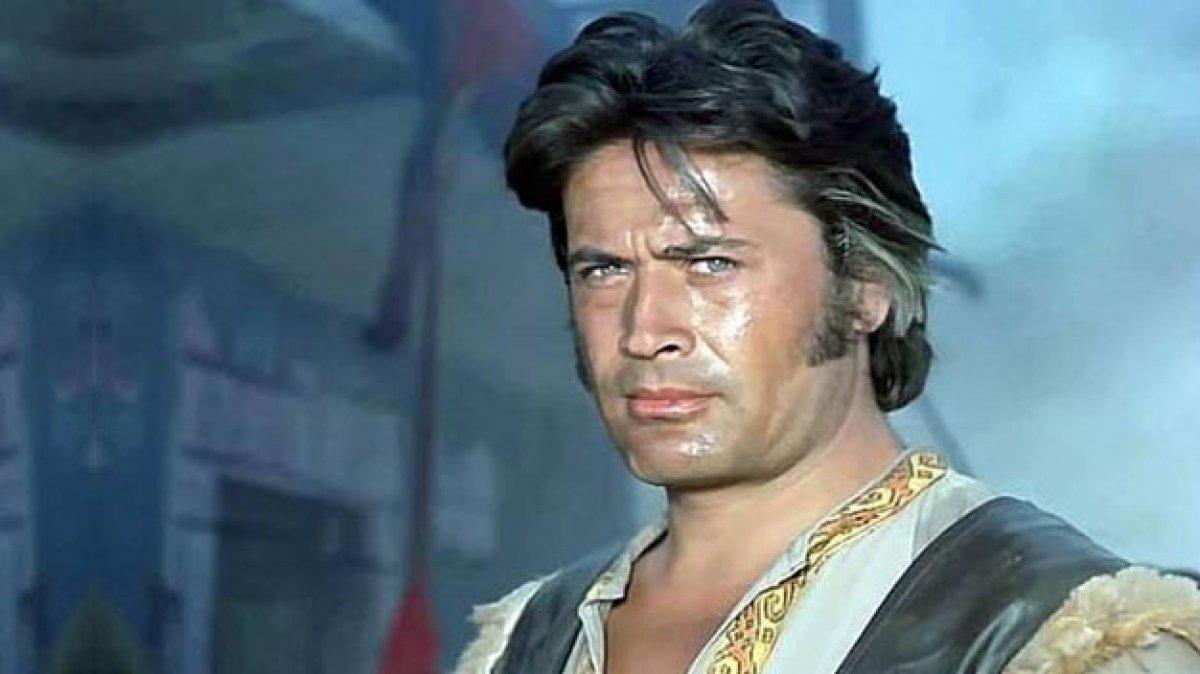 Cüneyt Arkın'dan gençlere tarih bilinci eleştirisi