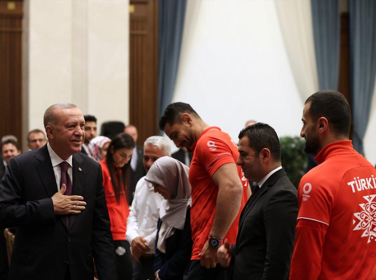 Cumhurbaşkanı Erdoğan, milli sporcularla bir araya geldi