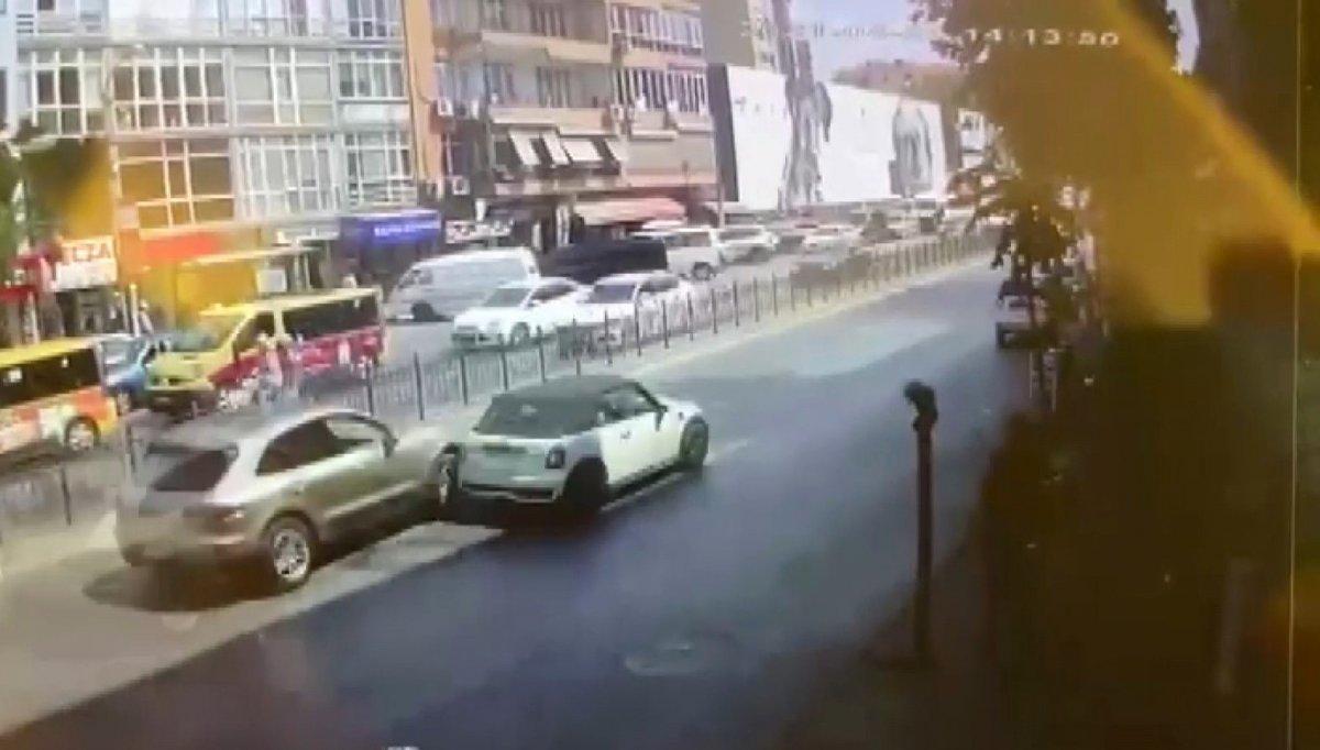 Kadıköy'de hatalı sollama ortalığı savaş alanına çevirdi