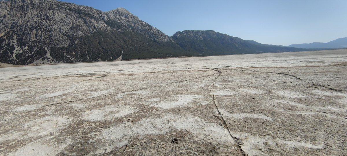 Dünyanın ikinci büyük doğal sodyum kaynağı ’Acıgöl’ kuruyor