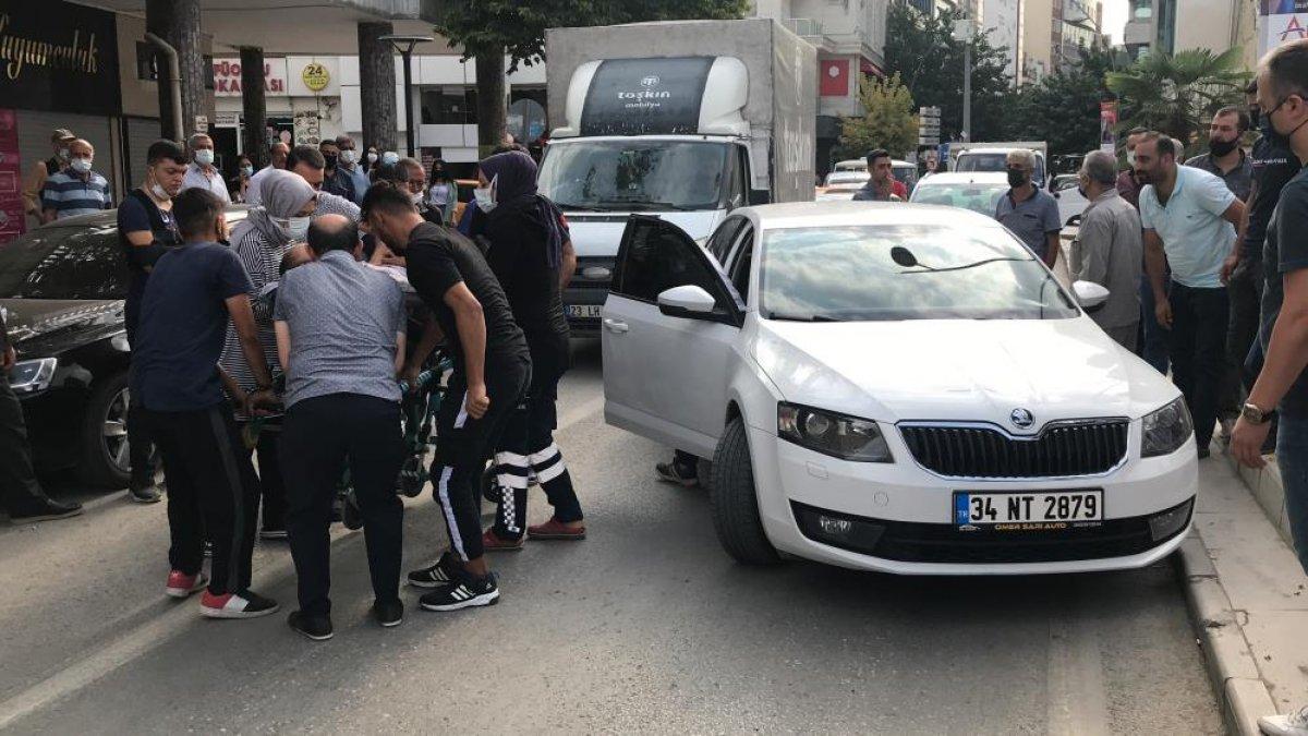 Elazığ'da kalp krizi geçiren sürücüye çevredekiler yetişti