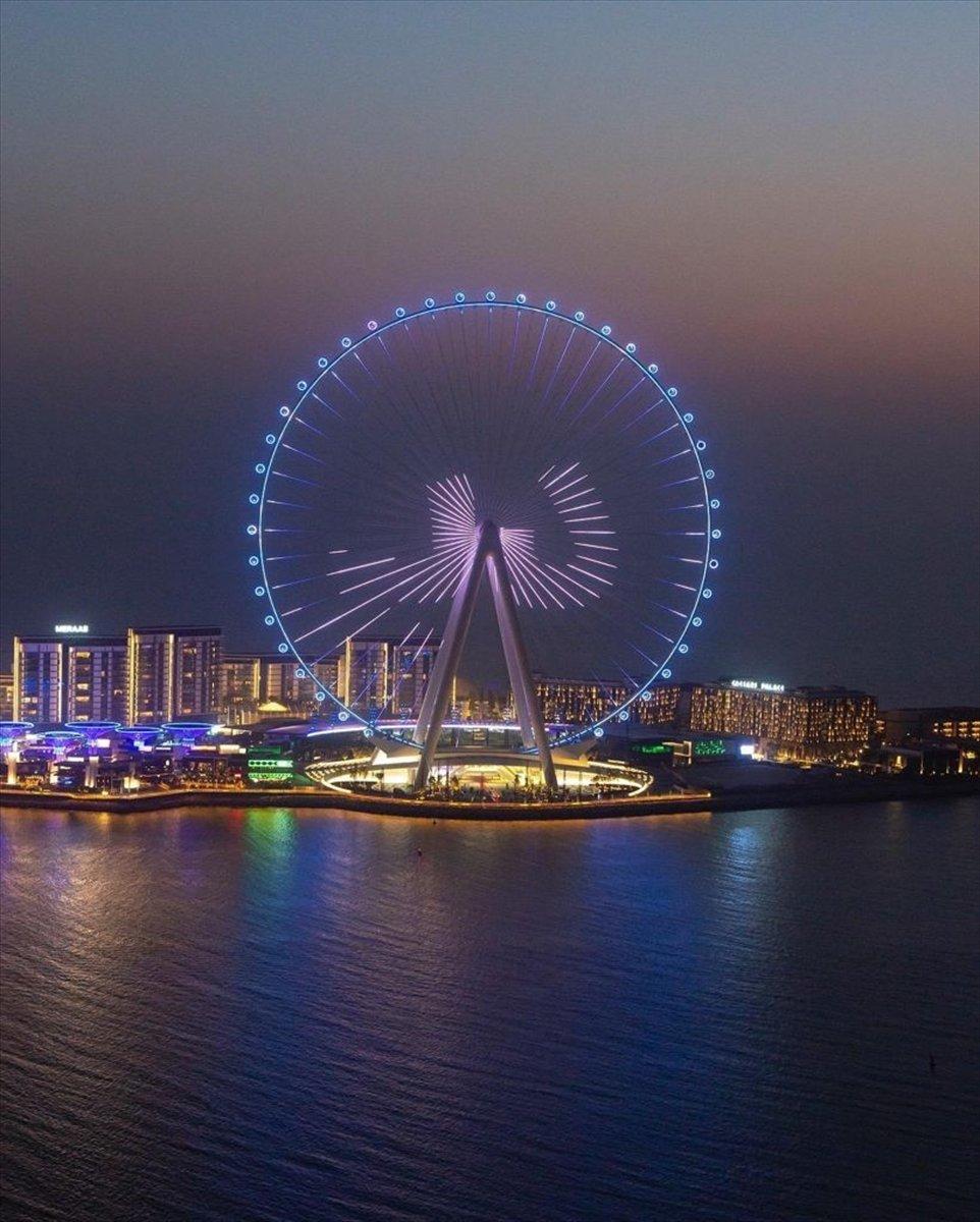 Dubai'de 1750 kişilik dünyanın en büyük dönme dolabı