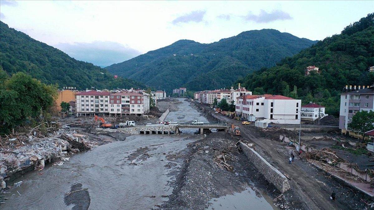 Bozkurt'ta Ezine Çayı'nın yatağı, selde 40 metre genişledi