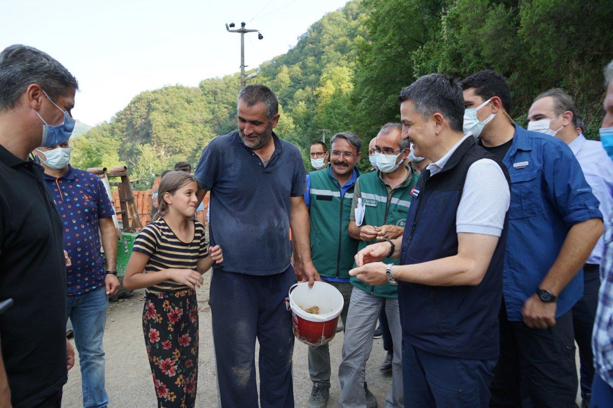 Kastamonu'da selzede vatandaştan Bekir Pakdemirli'ye: Bize bir sizden fayda var