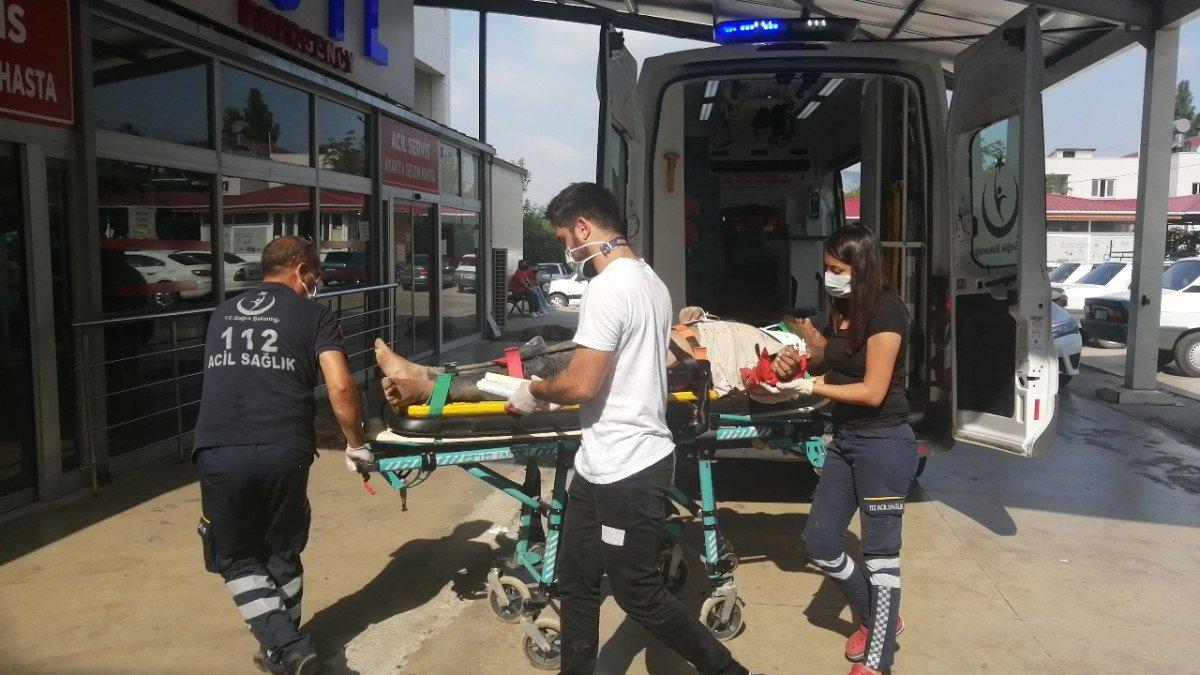 Adana’da operatör, kullandığı kepçenin altında kaldı