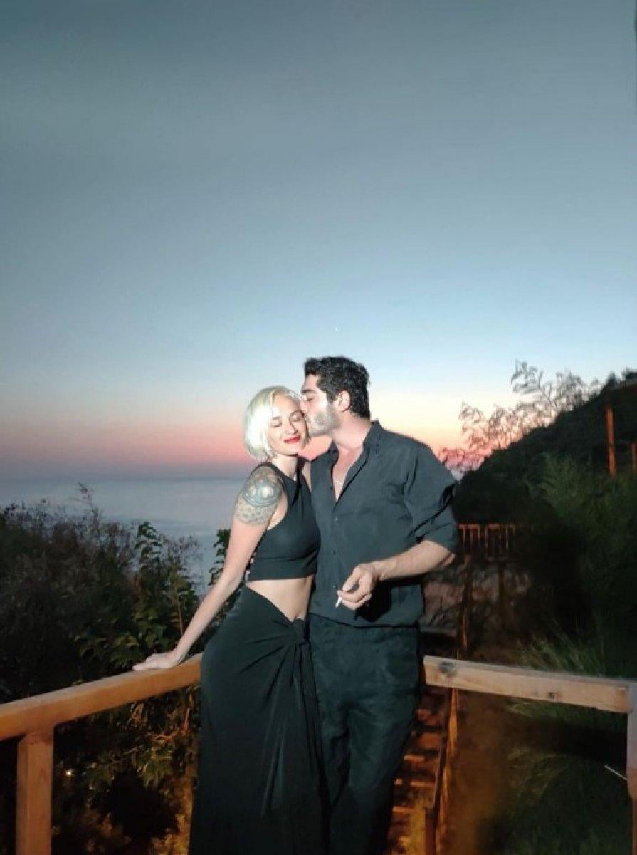 Didem Soydan ve Burak Deniz'den aşk pozu