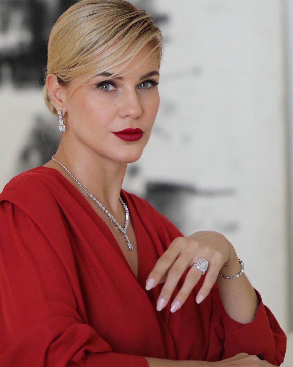 Emine Ün’ün annesi hayatını kaybetti