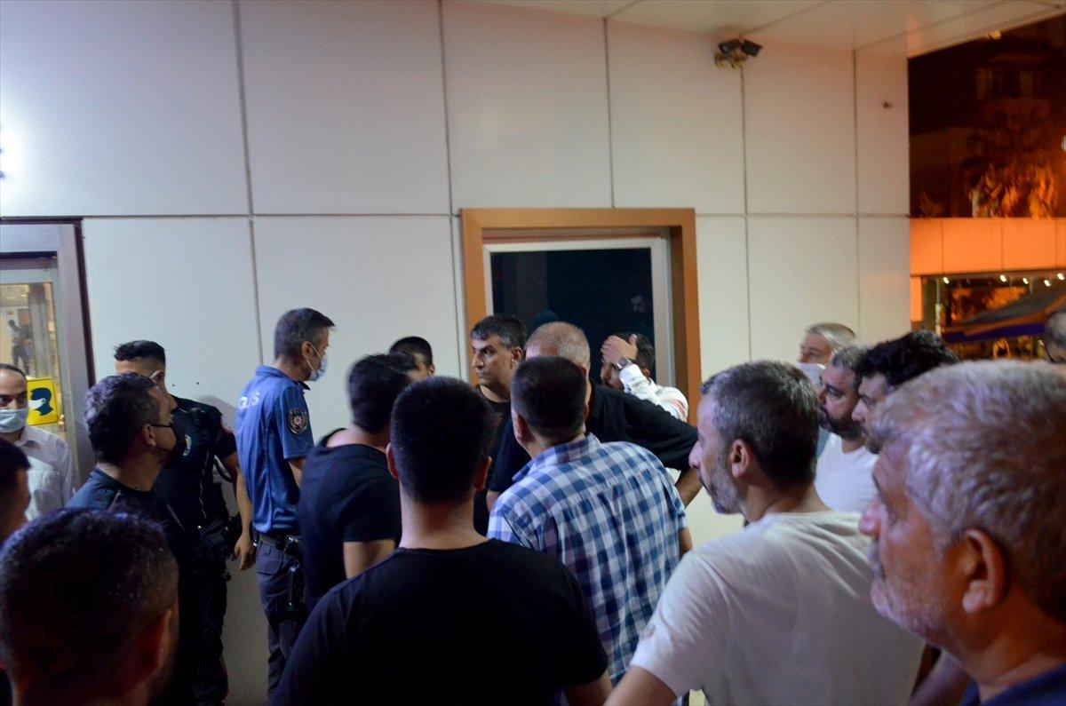 Mersin'de koronadan hayatını kaybeden hastanın yakınları, sağlıkçıları darbetti