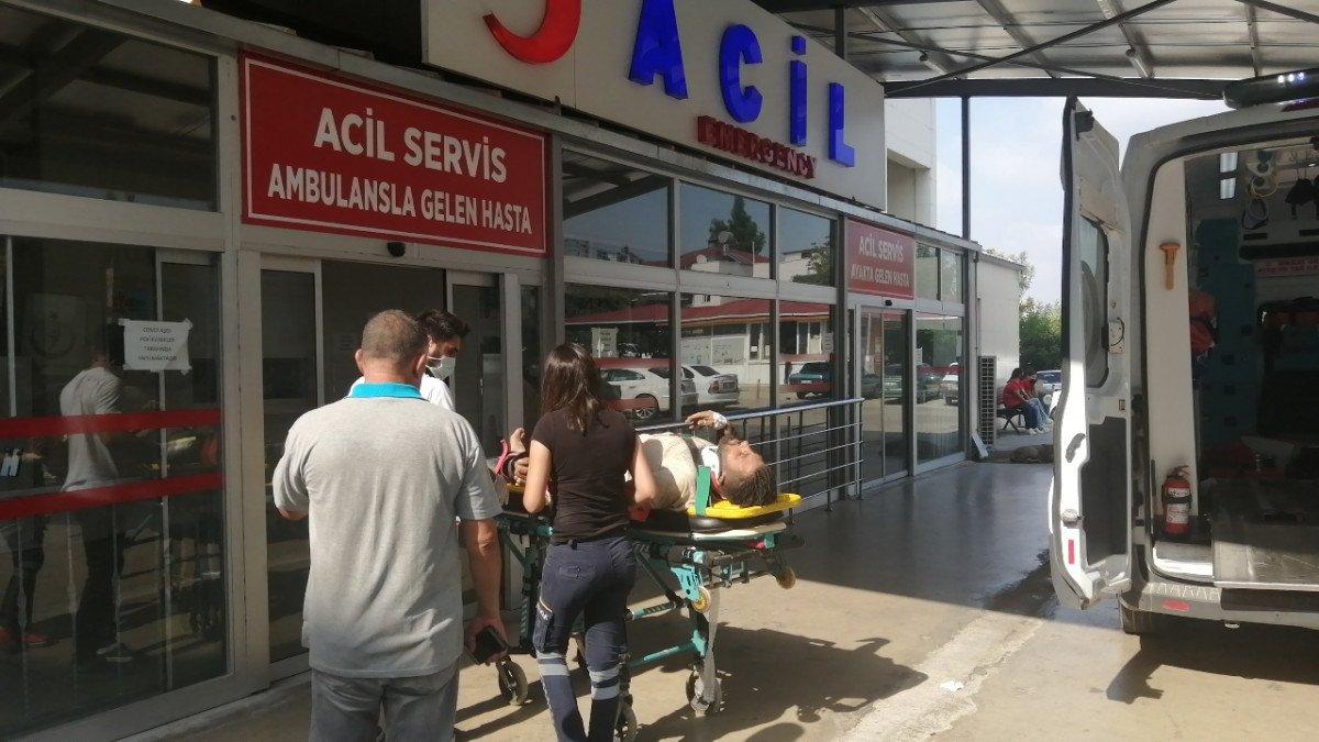 Adana’da operatör, kullandığı kepçenin altında kaldı
