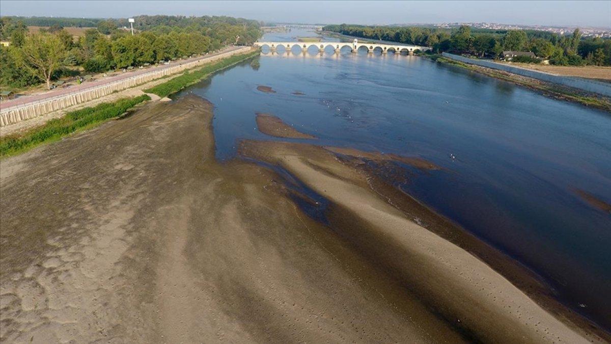 Kuraklık nedeniyle Meriç ve Tunca nehirlerindeki kum adacıkları genişliyor