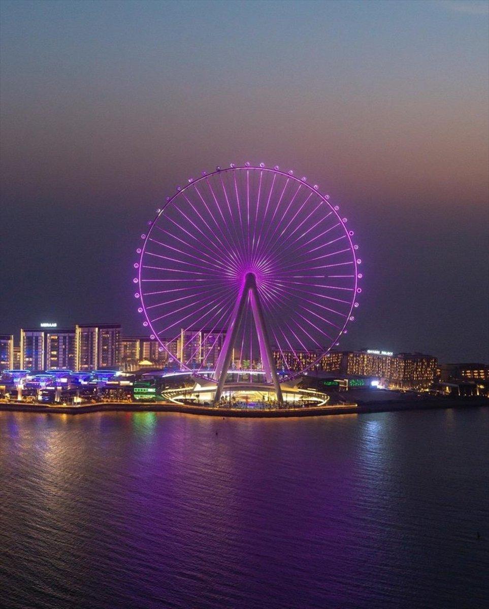 Dubai'de 1750 kişilik dünyanın en büyük dönme dolabı