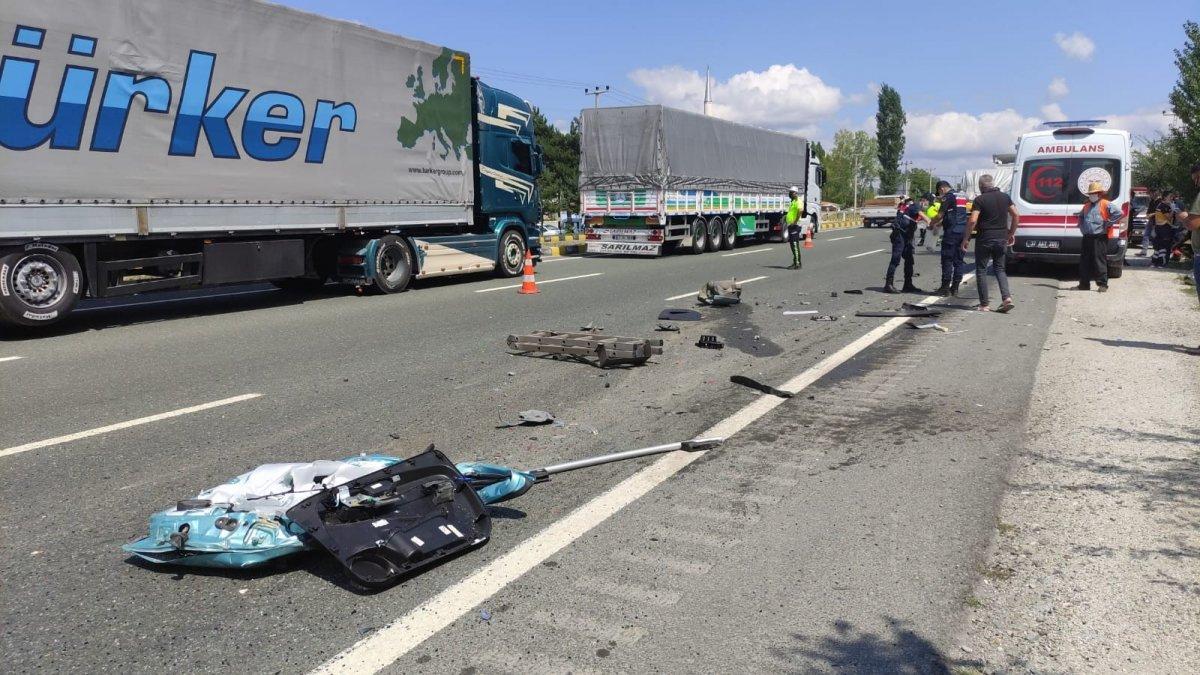 Kastamonu’da hafif ticari araç tıra çarptı: 1 ölü