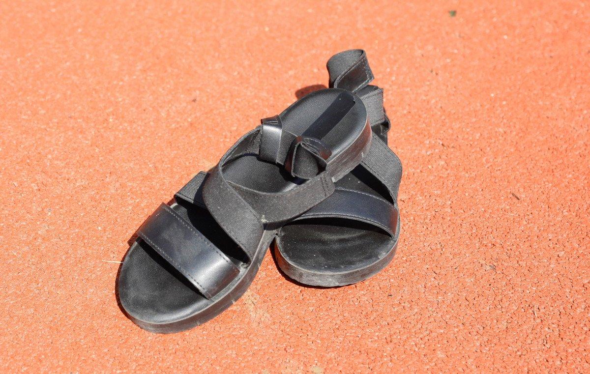 Küçükçekmece’de 30 liraya aldığı ayakkabı, sağlığından etti