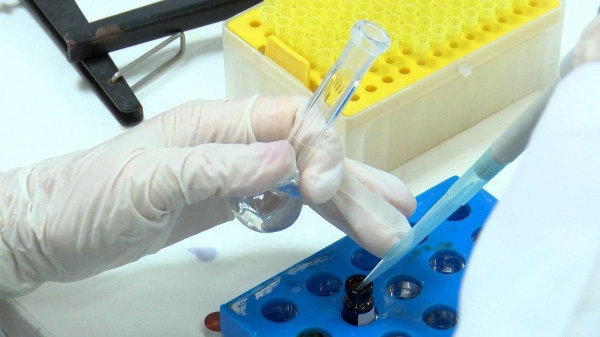 İstanbul'da satılacak kırtasiye ürünleri laboratuvarda test ediliyor