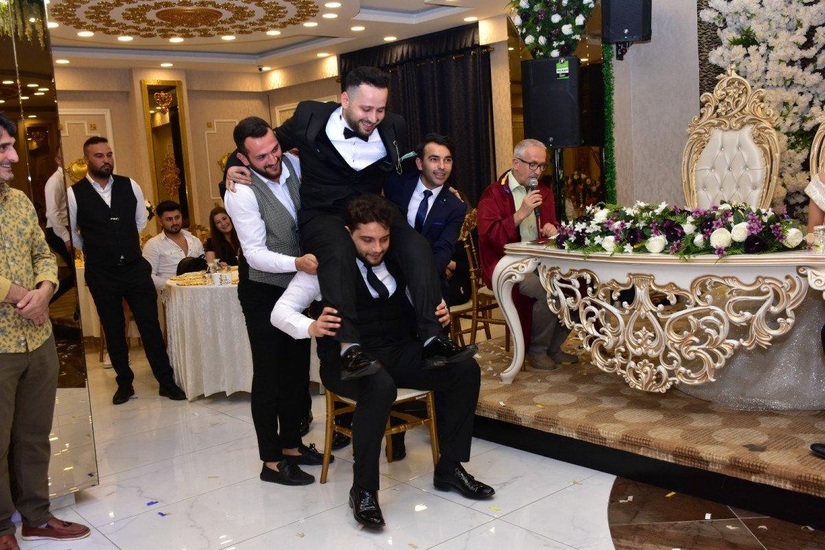 Bursa’da damat, ‘evet’ demeden önce arkadaşlarına sordu