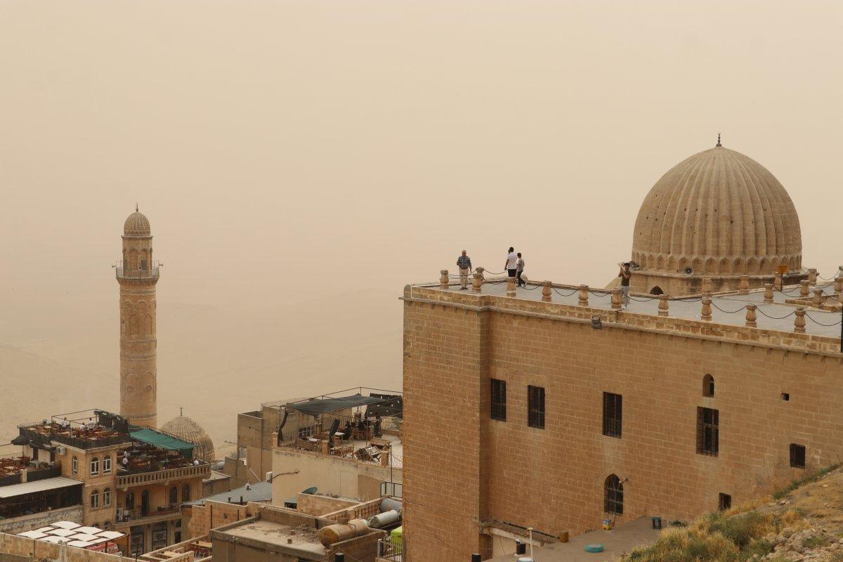 Uzmanlar uyardı: Toz fırtınalarına karşı maske takın