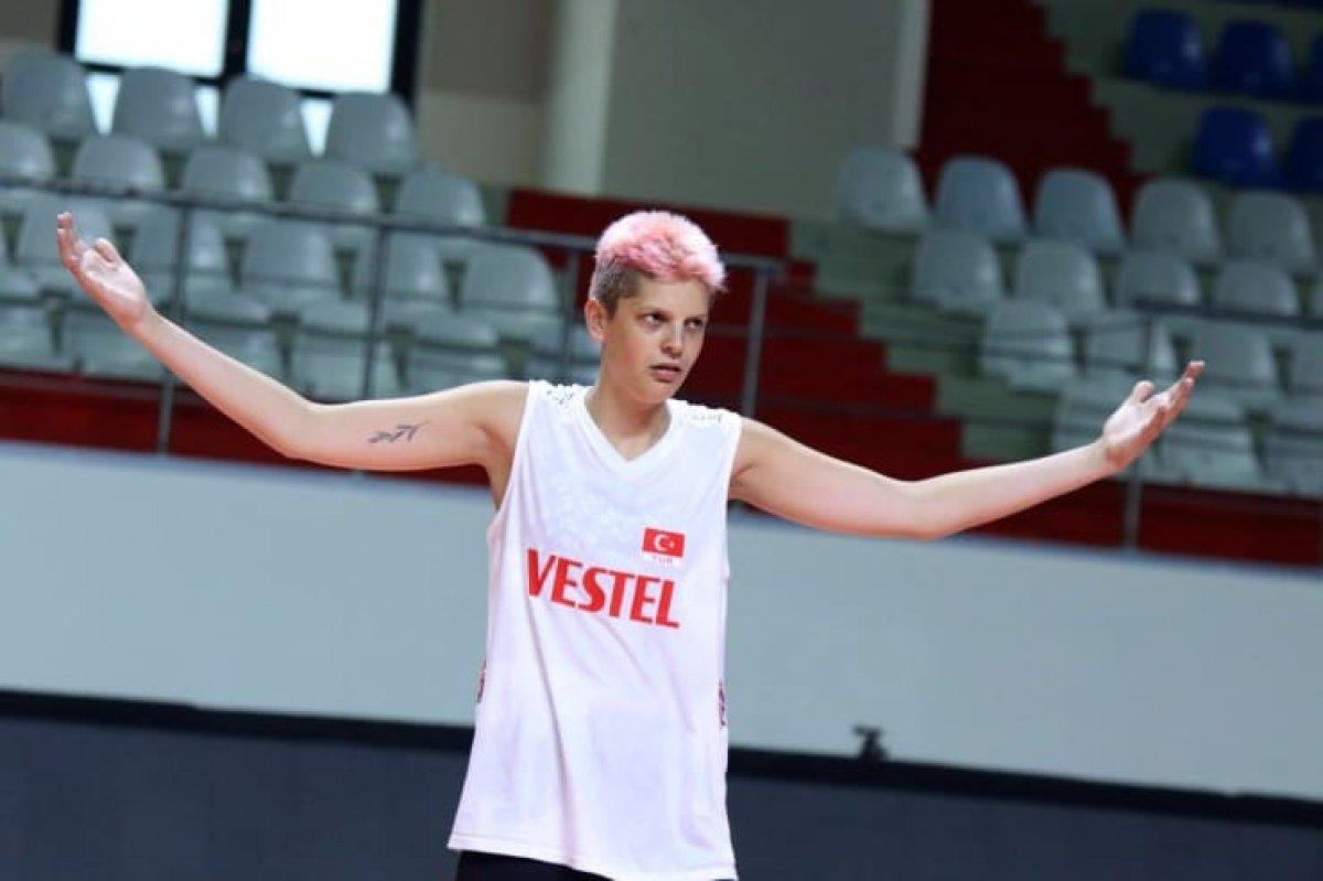 Hollanda'yı dize getirdi! Pembe fırtına Ebrar Karakurt'a övgüler yağdı