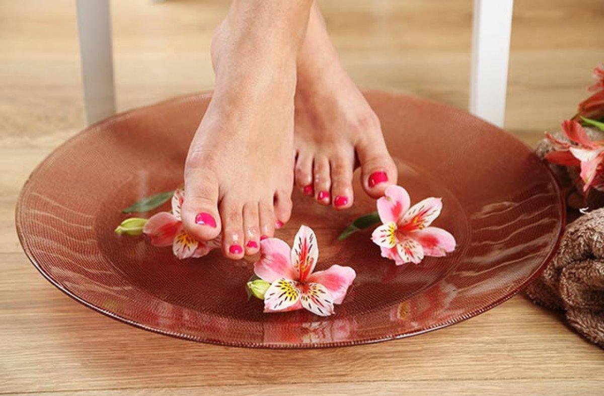 Yazın korkulu rüyası: Ayak kokusunu önlemek için 6 doğal yöntem