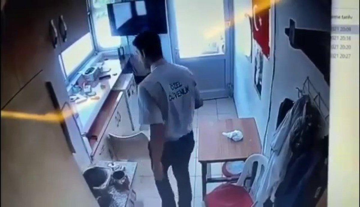 Adana'da güvenlik görevlisi sokak köpeğinin üzerine sıcak su döktü