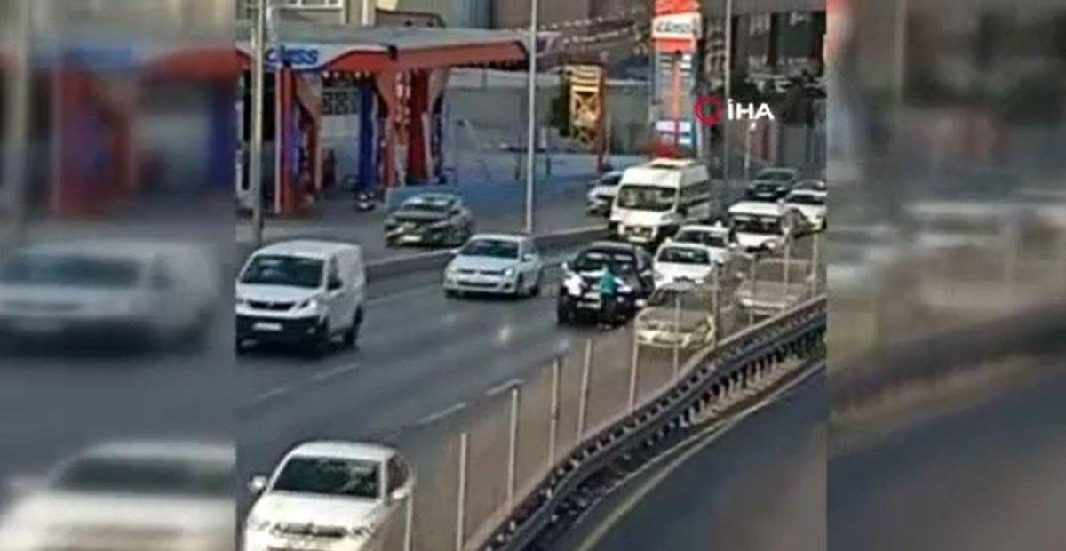 İstanbul’da, E-5 üzerinde çocuklar oyun oynadı