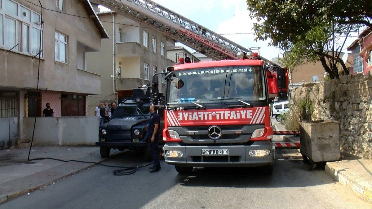 Maltepe'de çocuğunu rehin alan baba, evi ateşe verdi
